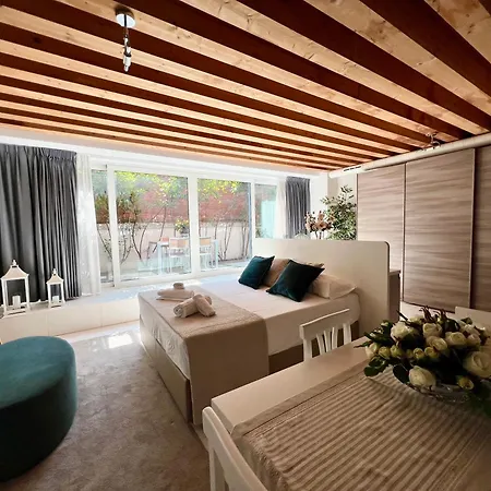 Lucky House Apartment *